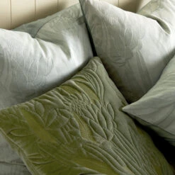 Ariana Quilt Cover Set -Kas Australia Ariana Bedlinen Lifestyle CloseUp 3WEB