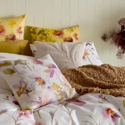 Marcie Cushion -Kas Australia Eve Bedlinen Lifestyle CloseUpWEB 88cf5653 529a 4dd4 b106 a5dda238a0f5