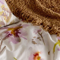 Eve Quilt Cover Set -Kas Australia Eve Bedlinen Lifestyle Detail 2WEB