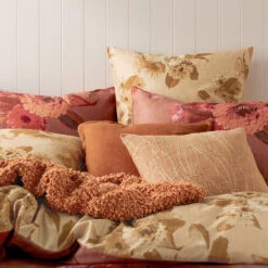 Fleur Euro Pillowcase -Kas Australia Fleur Bedlinen Lifestyle CloseUp 4WEB 4ecb991c a1a5 4d39 a964 050f7dae9f6c