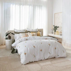 Yasmin Euro Pillowcase -Kas Australia Yasmin Bedlinen LifestyleWEB 7d08adc4 a822 42e7 a8fc 0fd71a29850e